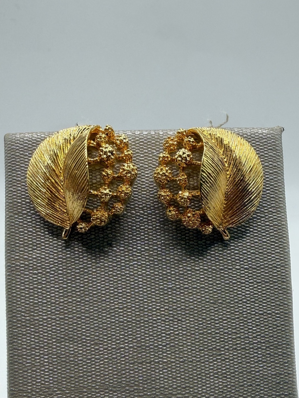 Napier Gold Tone Leaf Textured Cluster Pierced Earrings Vintage